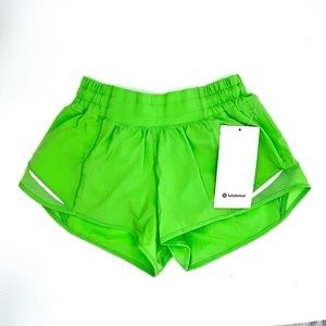 Lululemon Hotty Hot Low-Rise Lined Short 2.5" NWT
Scream Green Light